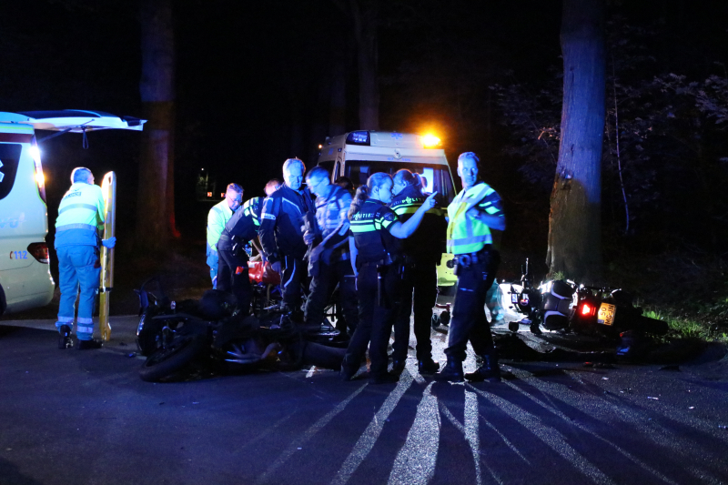 Twee motorrijders gewond bij kop-staartaanrijding