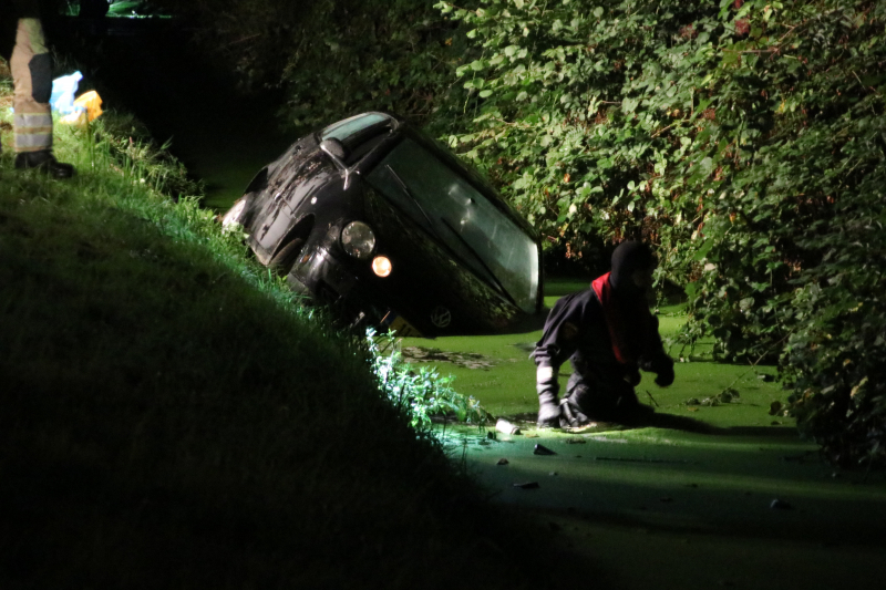 Duikers zoeken naar bestuurder die thuis blijkt te zijn