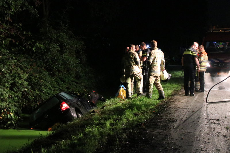 Duikers zoeken naar bestuurder die thuis blijkt te zijn