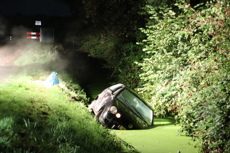 Duikers zoeken naar bestuurder die thuis blijkt te zijn
