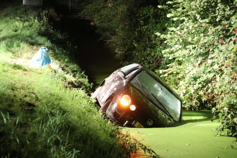 Duikers zoeken naar bestuurder die thuis blijkt te zijn