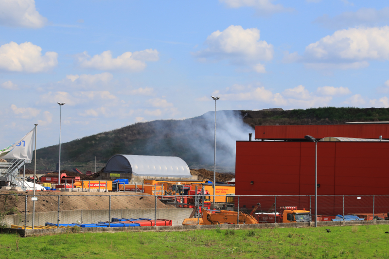 Veel rook bij brand op vuilstortplaats