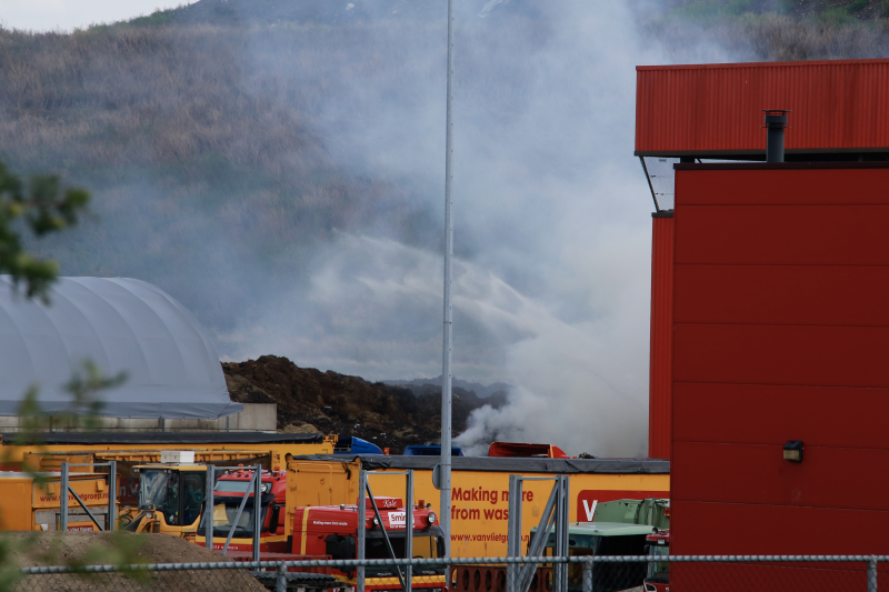 Veel rook bij brand op vuilstortplaats