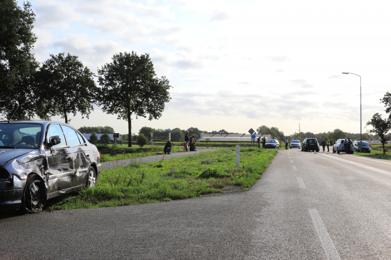 Twee gewonden na ongeval met drie auto's