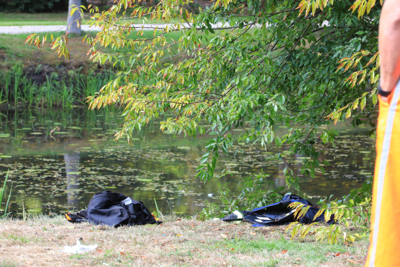 Motoragent zwaargewond na inhaalactie