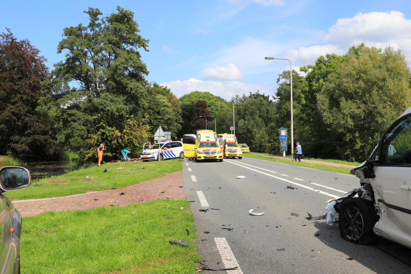 Motoragent zwaargewond na inhaalactie