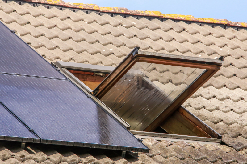 Veel rook bij zolderbrand