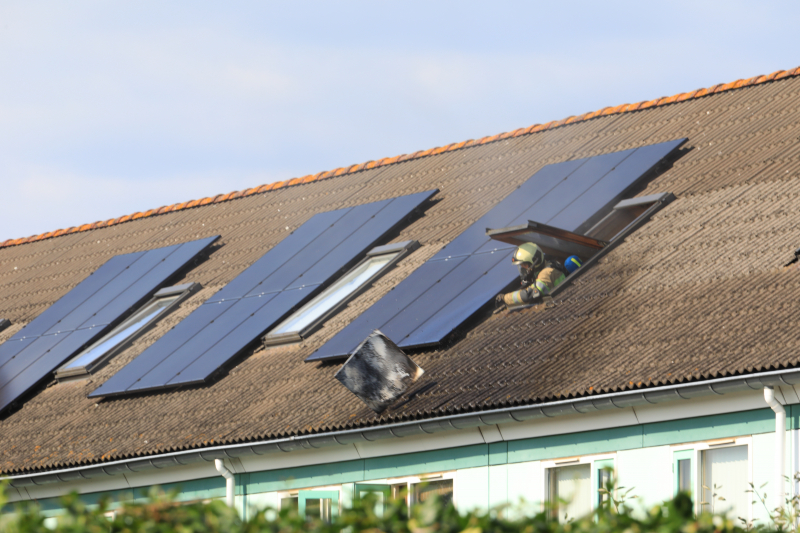 Veel rook bij zolderbrand