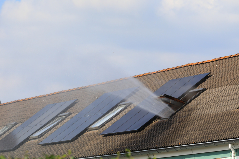 Veel rook bij zolderbrand