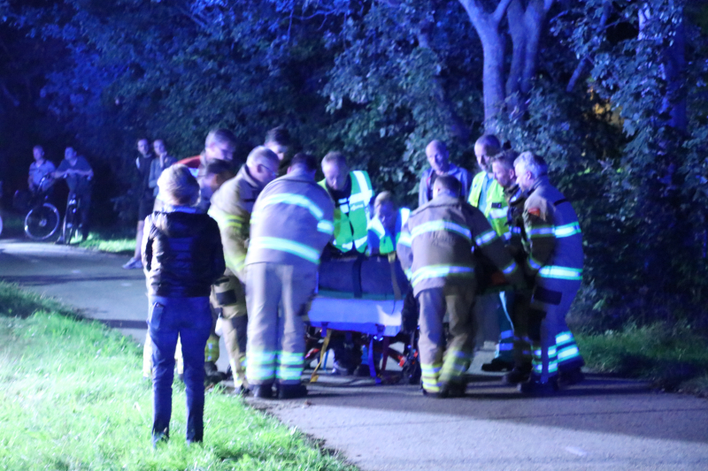 Motorrijder vliegt uit de bocht en raakt zwaargewond