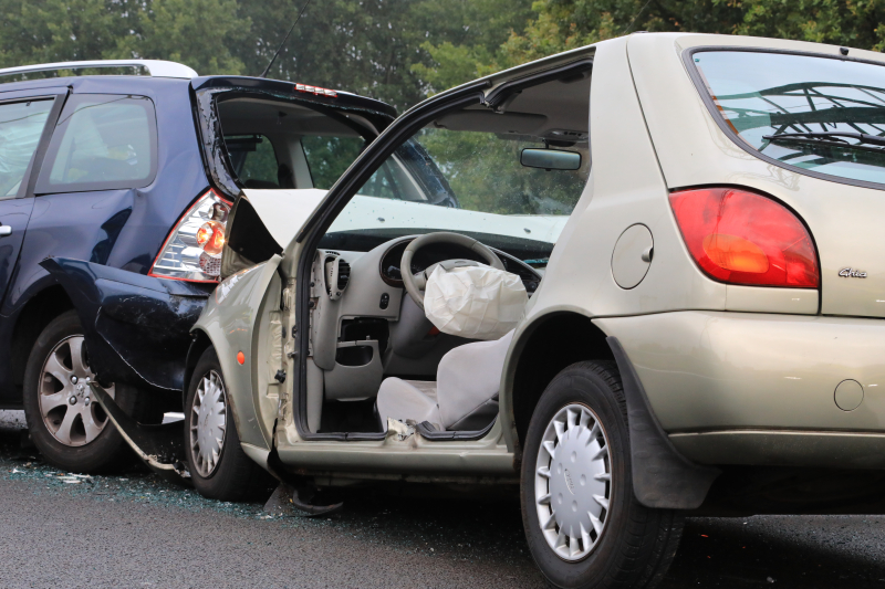 Snelweg dicht na ongeval met meerdere voertuigen