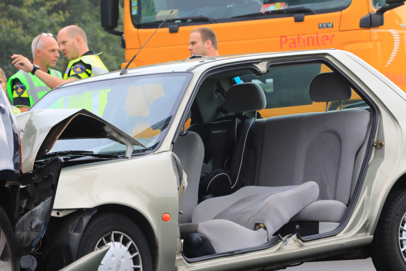 Snelweg dicht na ongeval met meerdere voertuigen