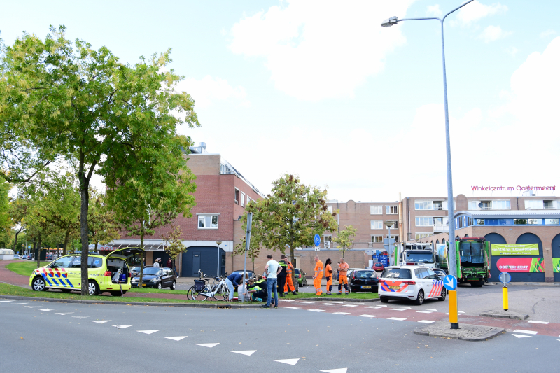 Fietsster gewond na aanrijding met vuilniswagen