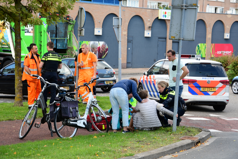 Fietsster gewond na aanrijding met vuilniswagen