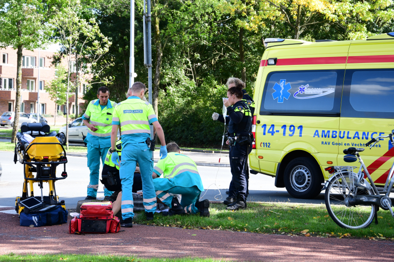 Fietsster gewond na aanrijding met vuilniswagen