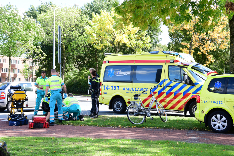 Fietsster gewond na aanrijding met vuilniswagen