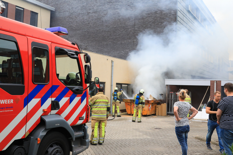 Afvalcontainer vat vlam