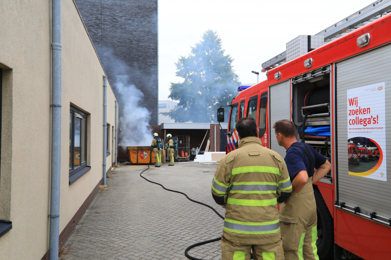 Afvalcontainer vat vlam