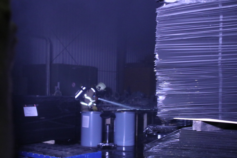 Brand in magazijn van Flamingo Parket