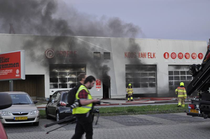 Forse rookontwikkeling bij grote brand