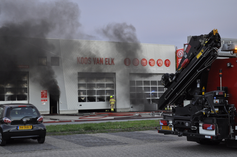 Forse rookontwikkeling bij grote brand