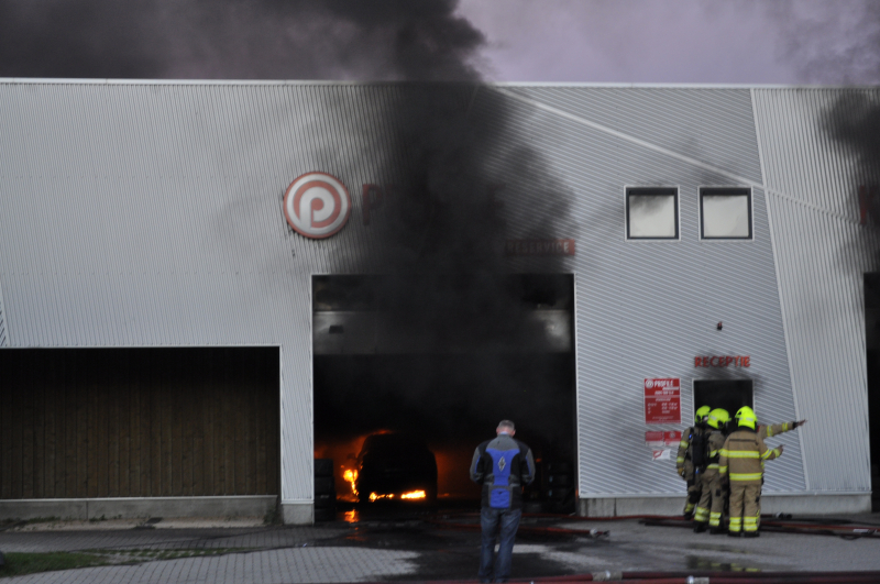Forse rookontwikkeling bij grote brand