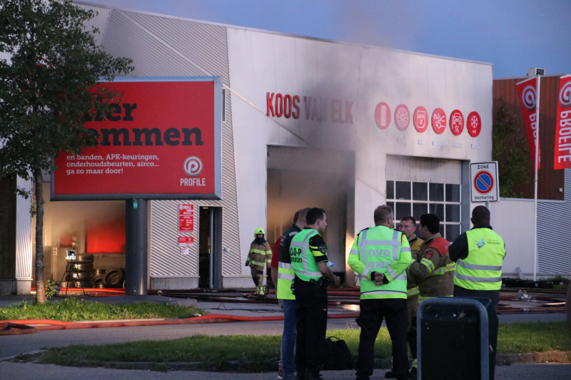 Forse rookontwikkeling bij grote brand