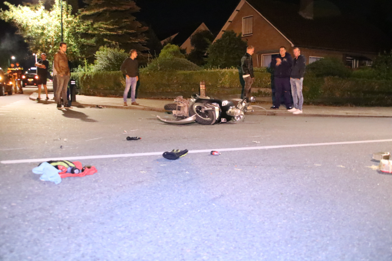 Bestuurder met snorscooter aangereden op kruising