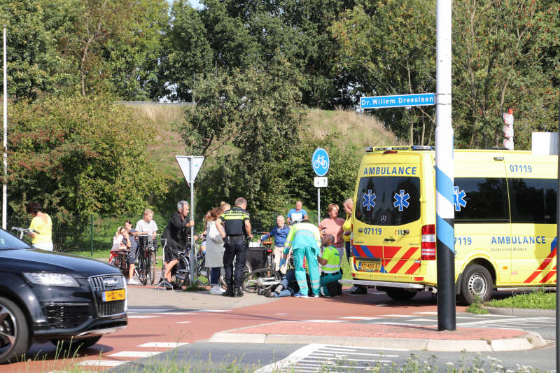 Overstekende fietser aangereden door auto op ovatonde