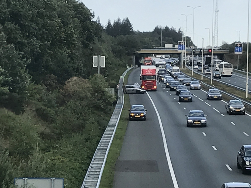 Lange file door ongeval met een vrachtwagen