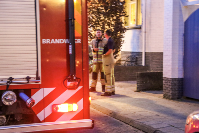 Buren blussen brandende heg