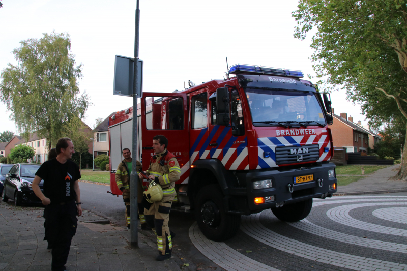 Bewoner ademt rook in bij woningbrand