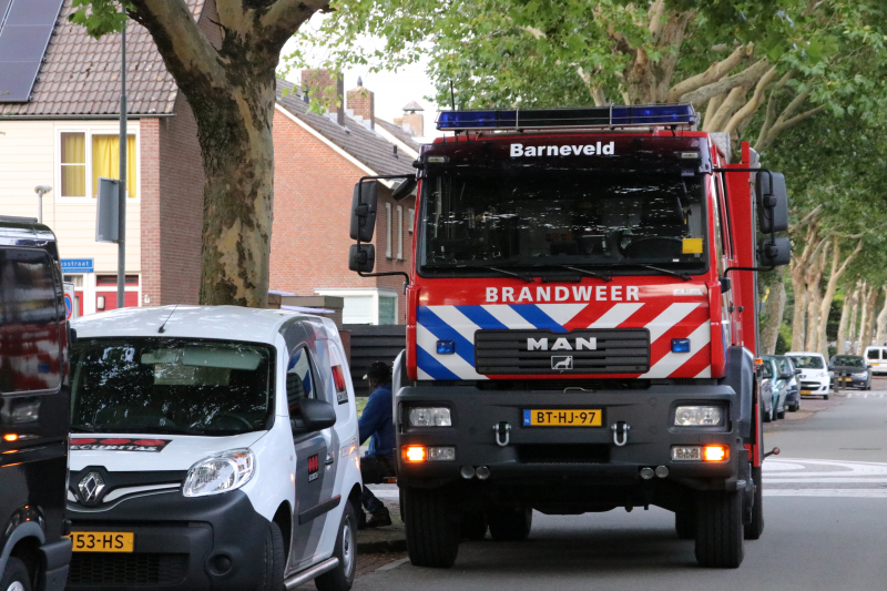 Bewoner ademt rook in bij woningbrand