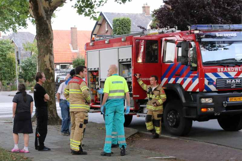 Bewoner ademt rook in bij woningbrand