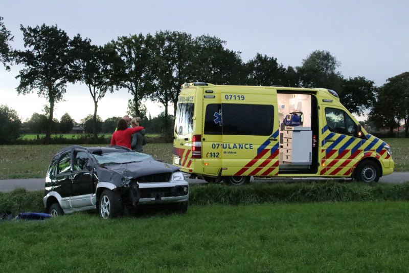 Automobilist rijdt lichtmast uit de grond