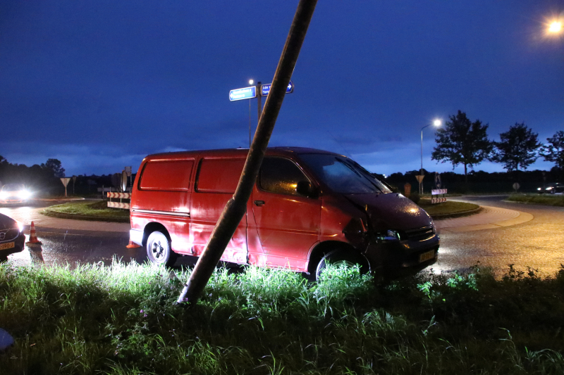 Beschonken bestuurder ramt lantarenpaal