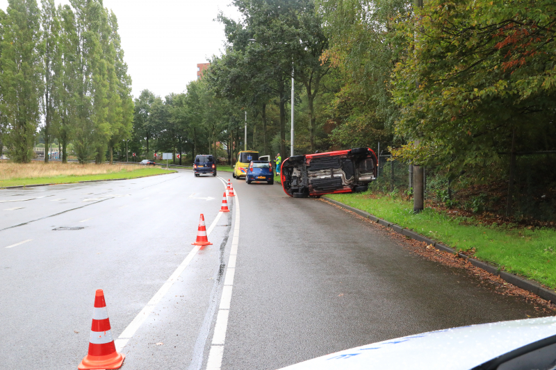 Auto over de kop