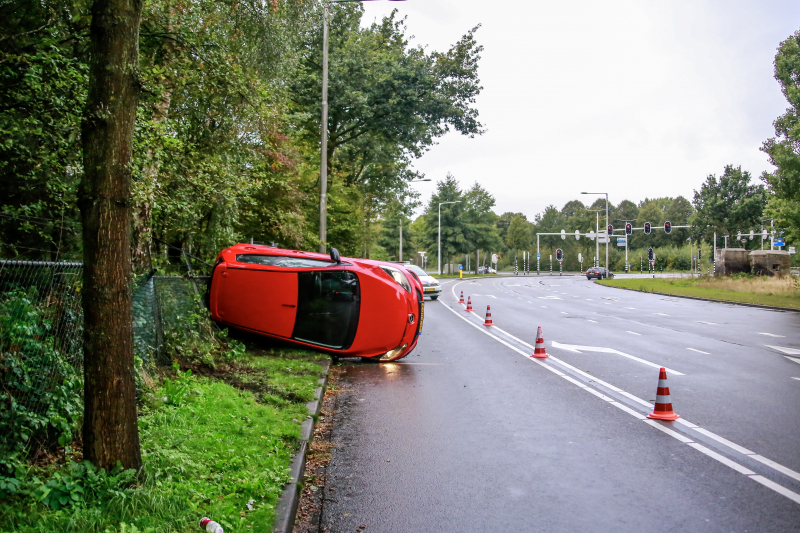 Auto over de kop