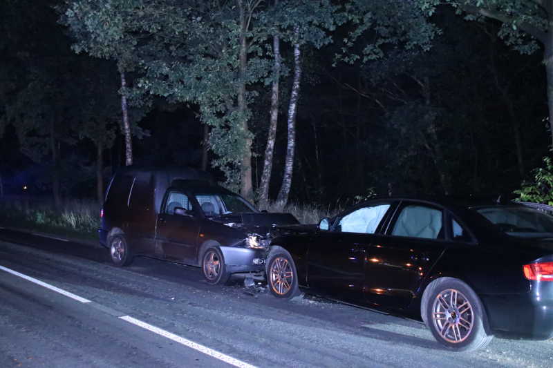Veel schade na frontale aanrijding