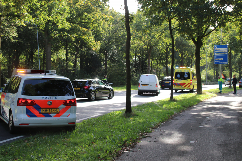 Fietsster gewond na aanrijding met personenauto