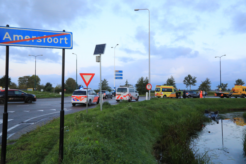 Auto te water na aanrijding