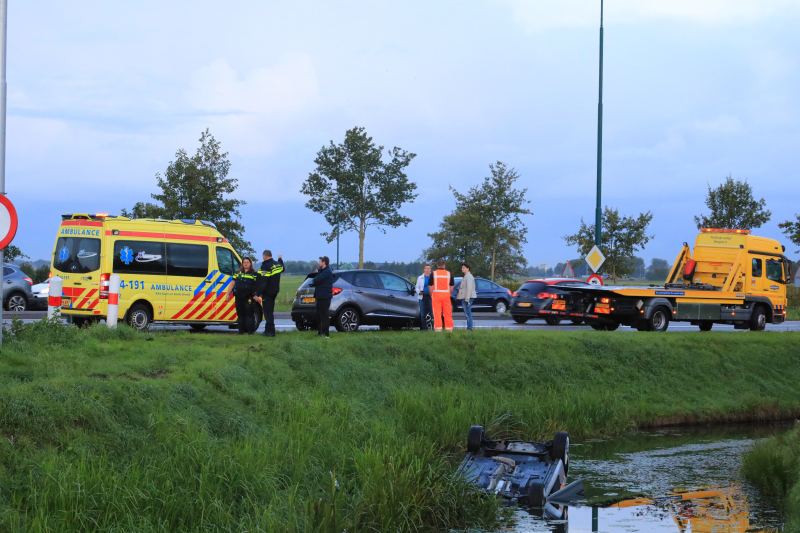 Auto te water na aanrijding
