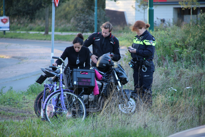 Fietsster licht gewond na aanrijding met motor
