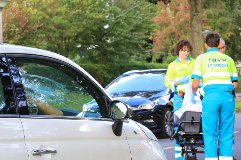 Overstekende fietsster aangereden door automobiliste