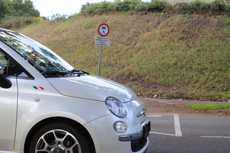 Overstekende fietsster aangereden door automobiliste