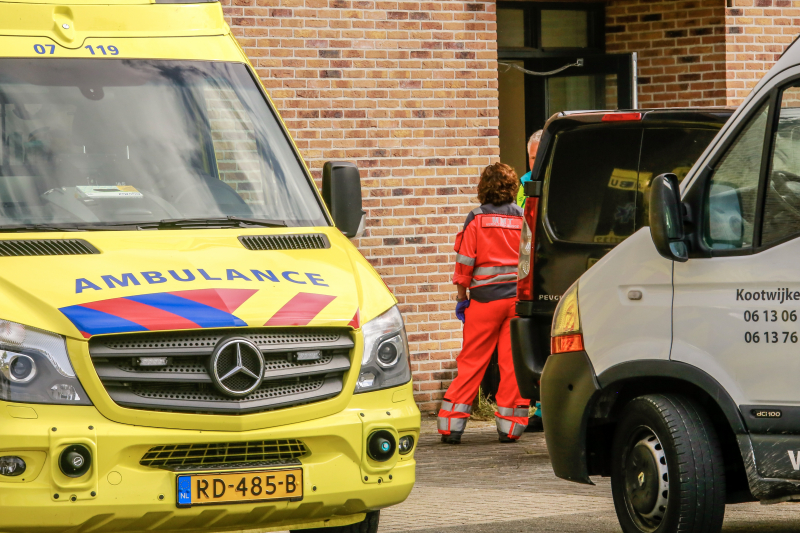 Stucadoor raakt zwaargewond na val