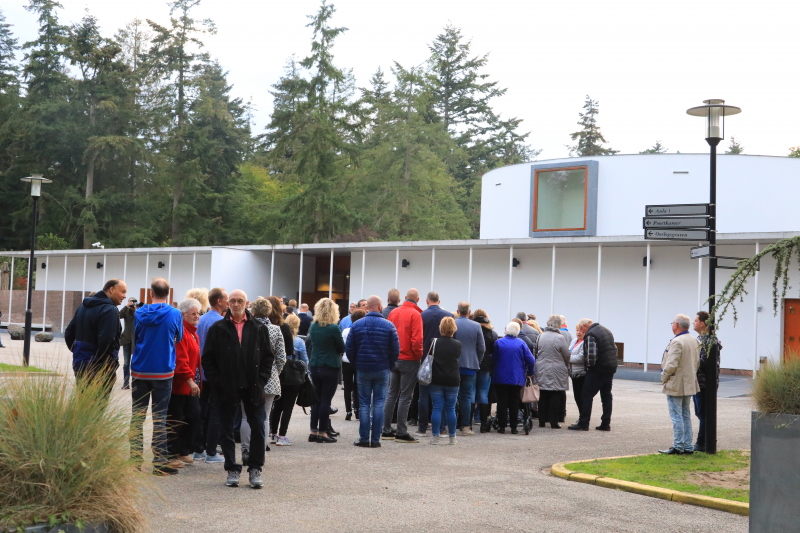 Fans nemen afscheid van Koos Alberts
