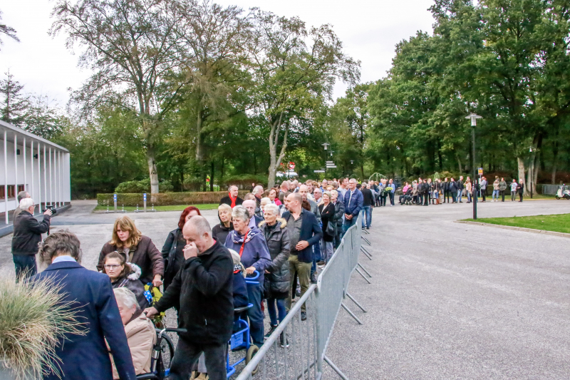 Fans nemen afscheid van Koos Alberts