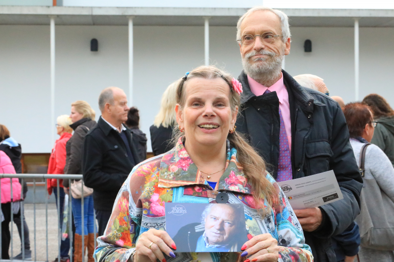 Fans nemen afscheid van Koos Alberts