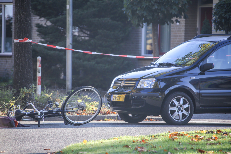 Fietser gewond na botsing met auto